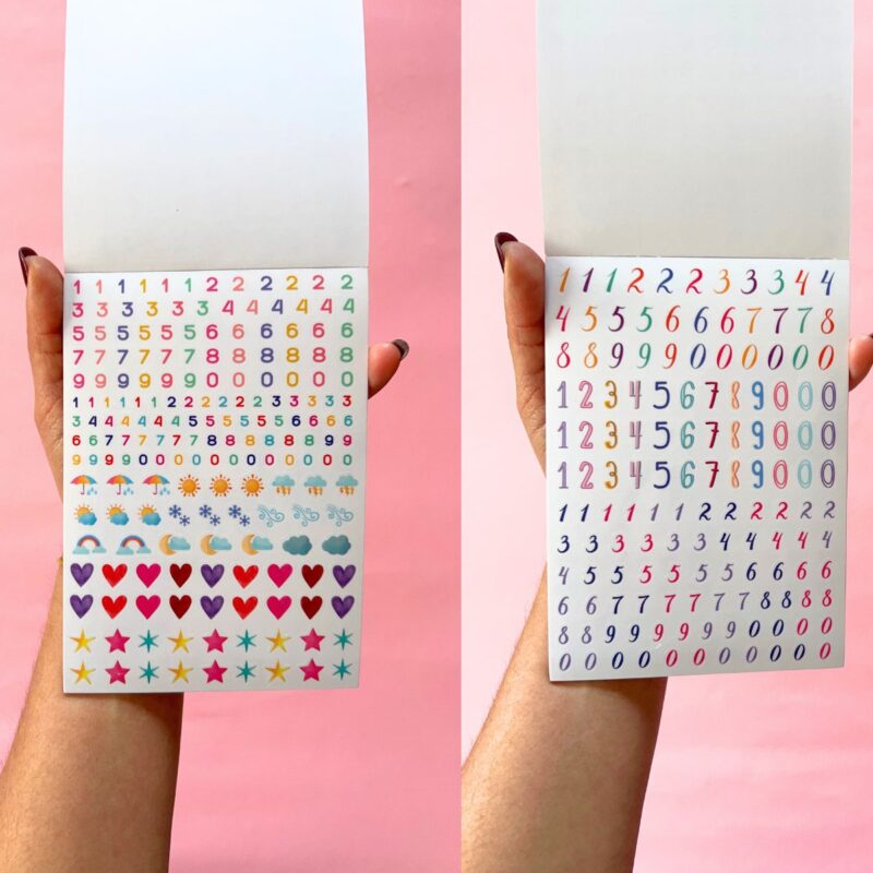 Stickers book con lettere numeri e simboli