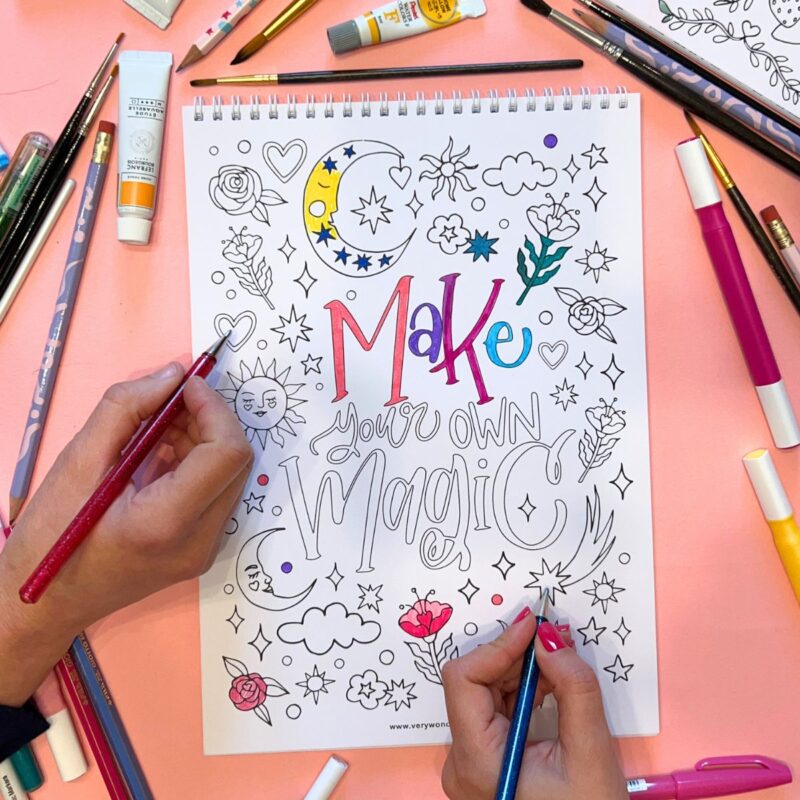 Colouring book con frasi e disegni originali